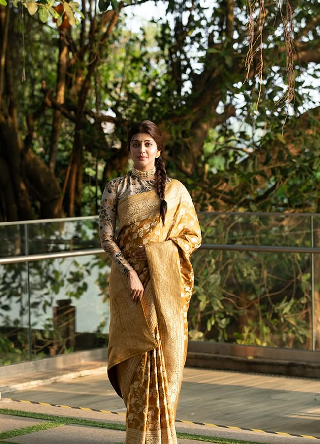Pranitha7.jpg 8