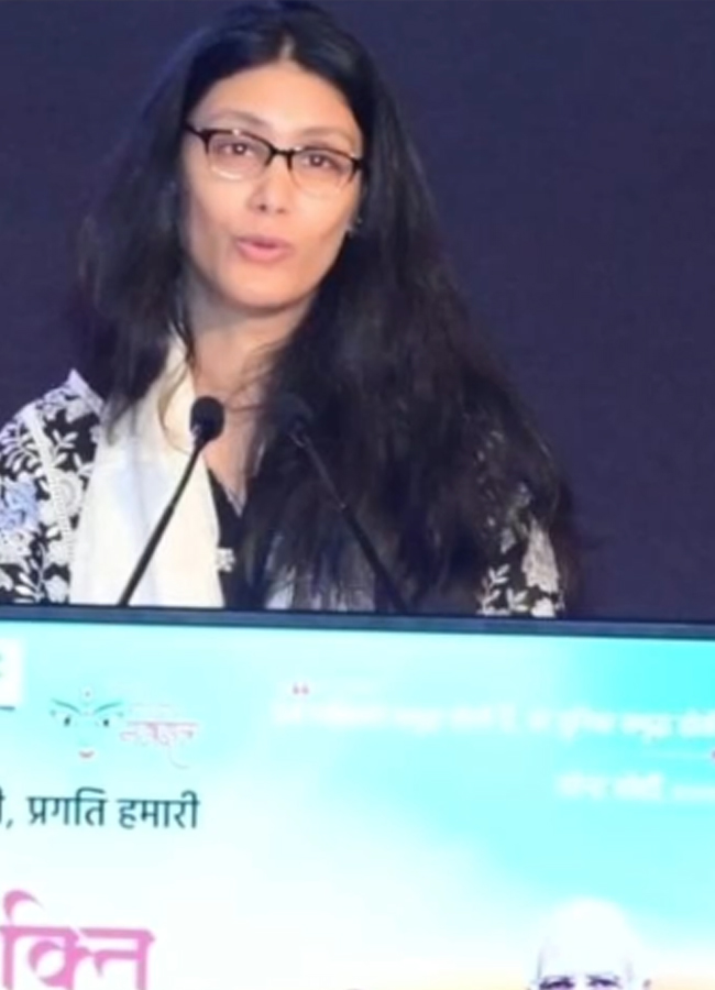 Roshni_20Nadar7.jpg 8