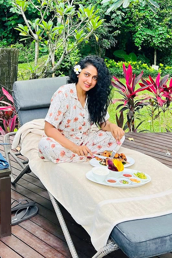 Heroine_20Sheela_20Kaur_20Movie_20Career_20And_20Lifestyle_20Photos_20_2815_29.jpg 15