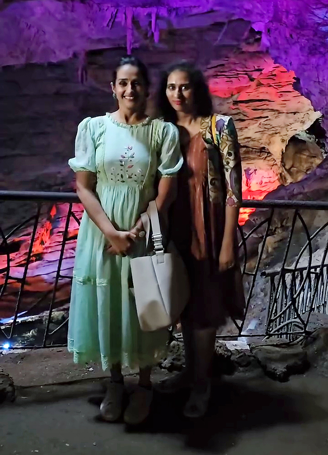 Actress_20Laya_20Gorty_20Borra_20Caves_20in_20Visakhapatnam_20Viral_20photos__20_2814_29.jpg 14