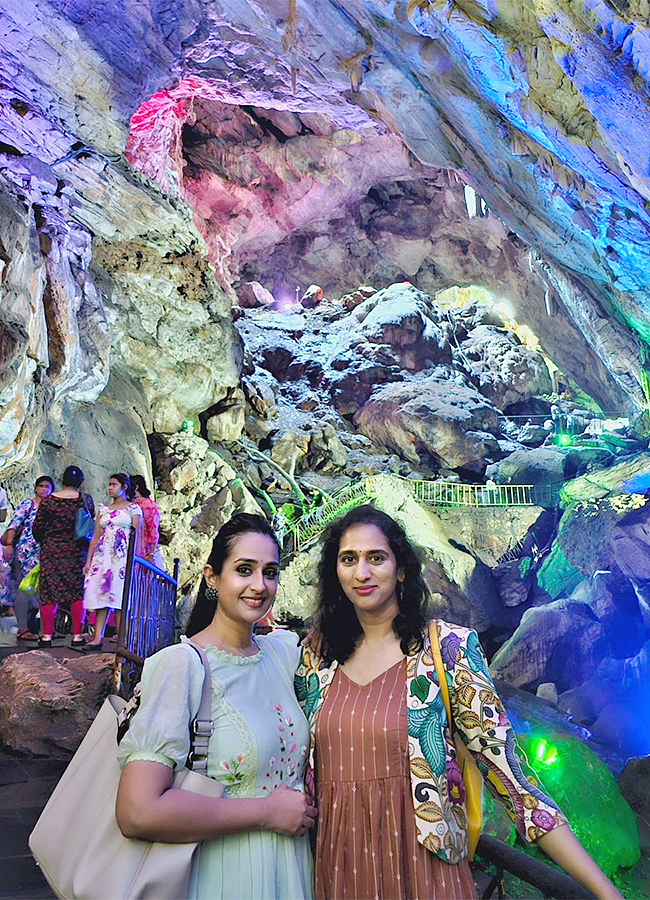 Actress_20Laya_20Gorty_20Borra_20Caves_20in_20Visakhapatnam_20Viral_20photos__20_285_29.jpg 5