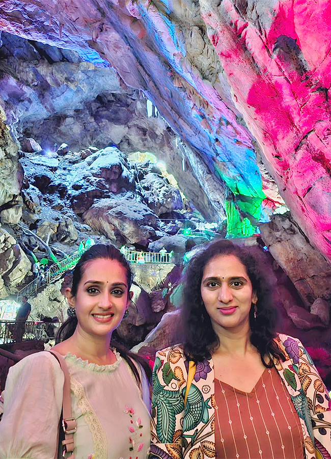 Actress_20Laya_20Gorty_20Borra_20Caves_20in_20Visakhapatnam_20Viral_20photos__20_287_29.jpg 7