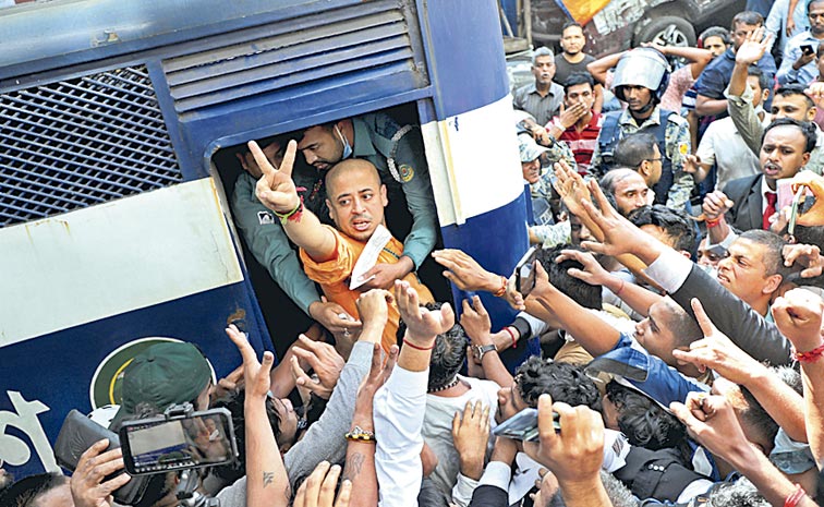 BANGLADESH-HINDU-LEADER.jpg