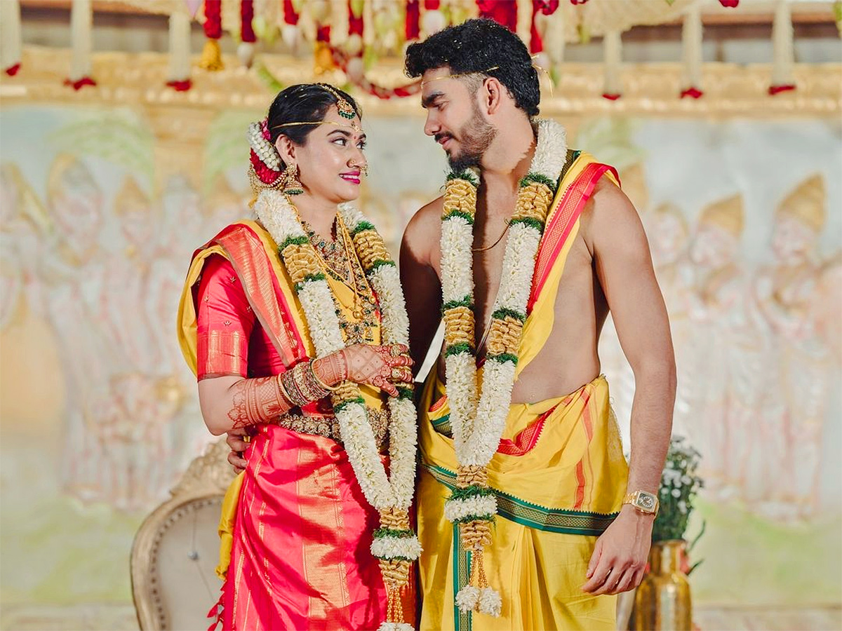 IPL_202025_20KKR_20Player_20Venkatesh_20Iyer_20Beautiful_20wife_20Shruti_20Ragunathan__20_2814_29.jpg 14