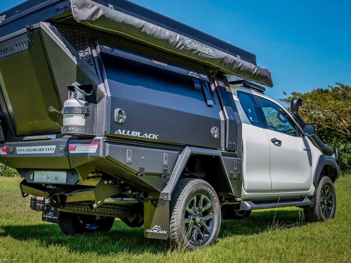 Toyota_20truck_20camper11_0.jpg 11