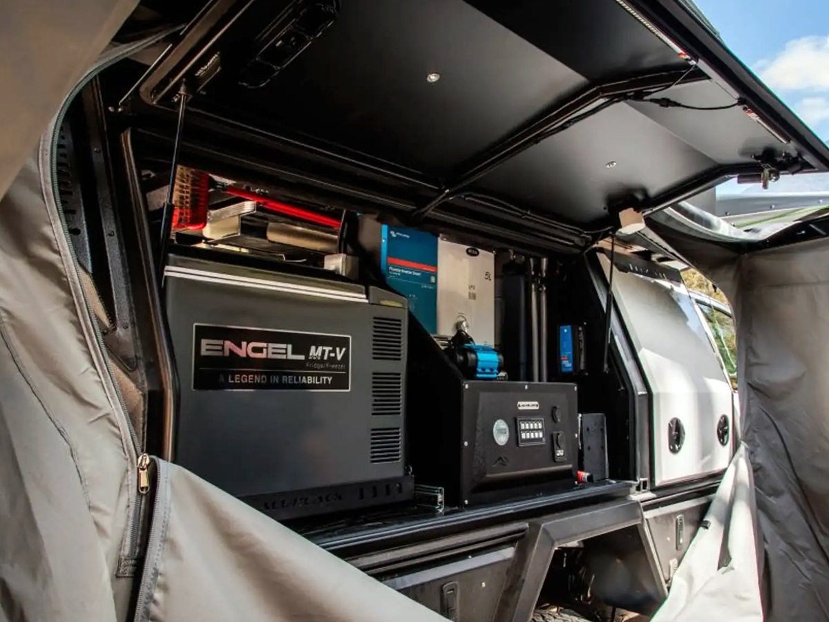 Toyota_20truck_20camper14_0.jpg 8
