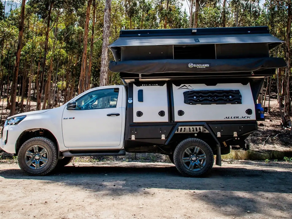 Toyota_20truck_20camper17.jpg 5