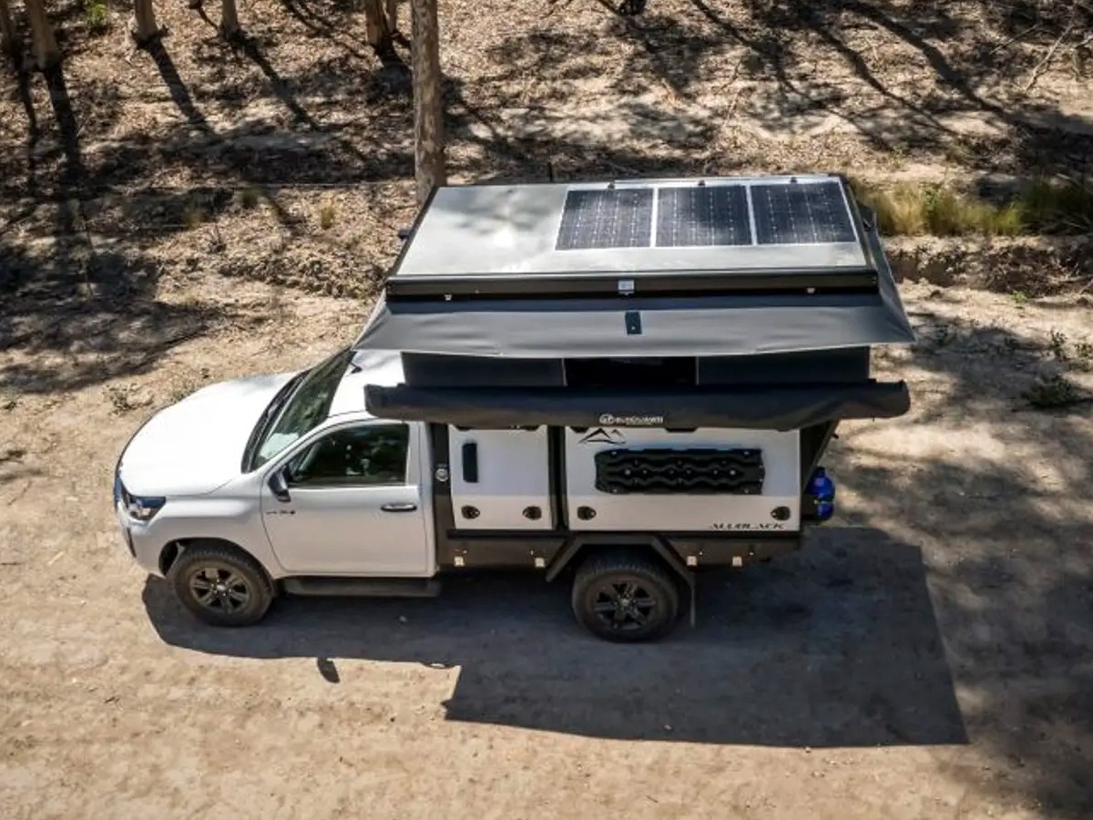 Toyota_20truck_20camper18_0.jpg 4