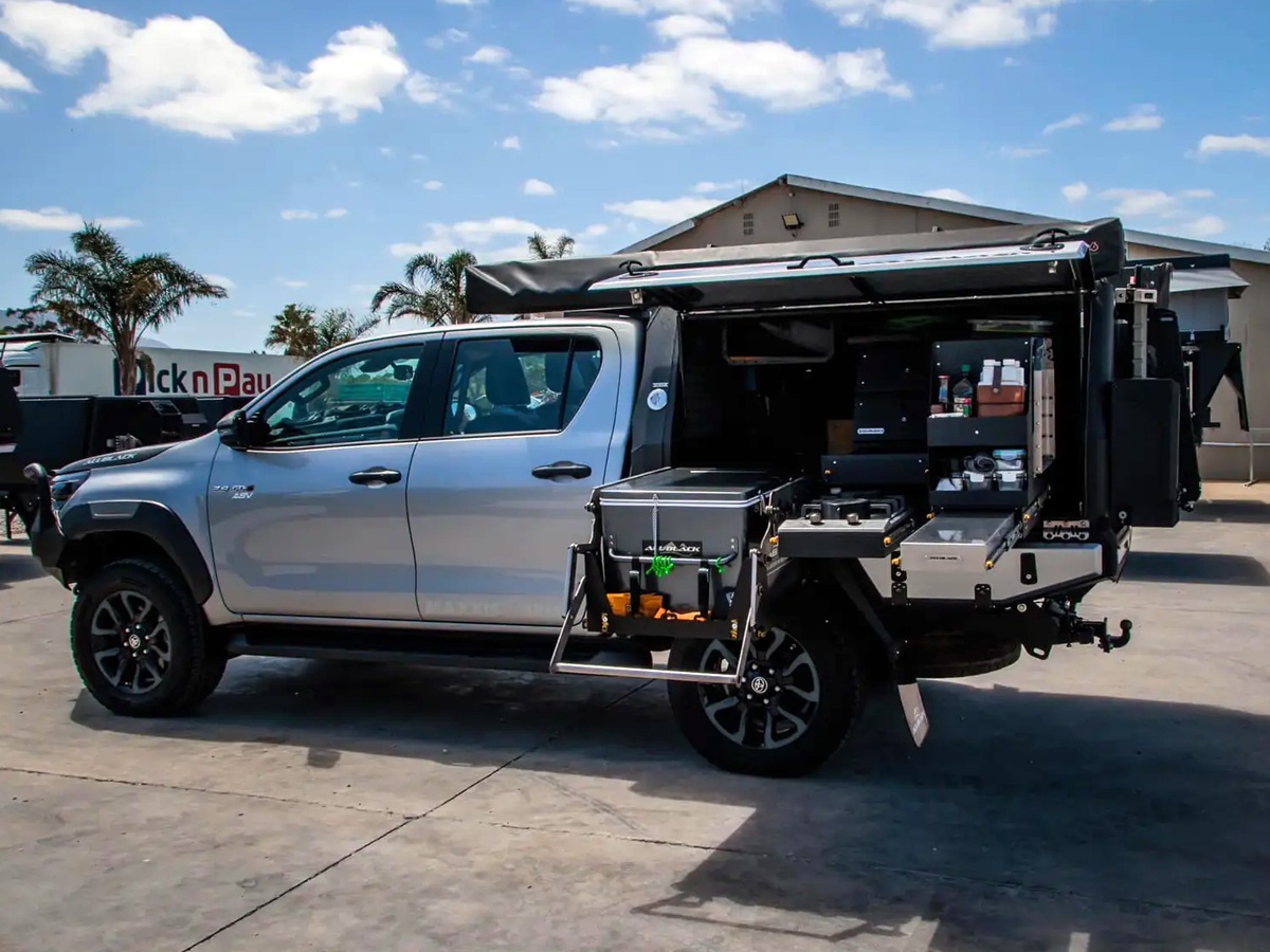 Toyota_20truck_20camper8_0.jpg 14
