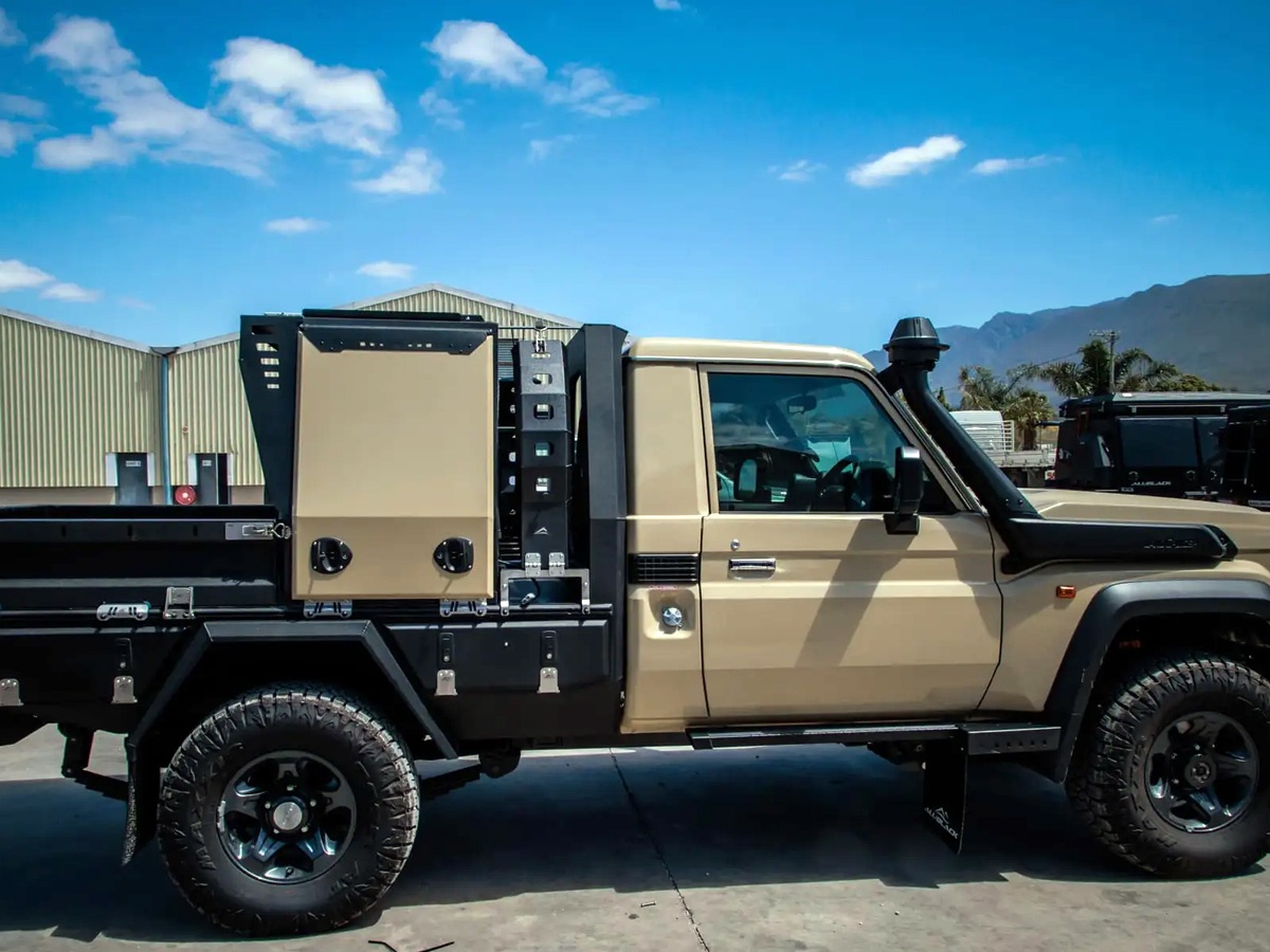 Toyota_20truck_20camper9_0.jpg 13