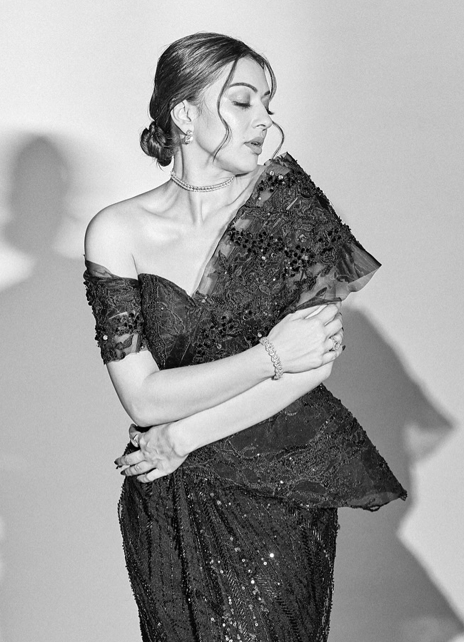 Hansika_20latets_20pics12.jpg 13