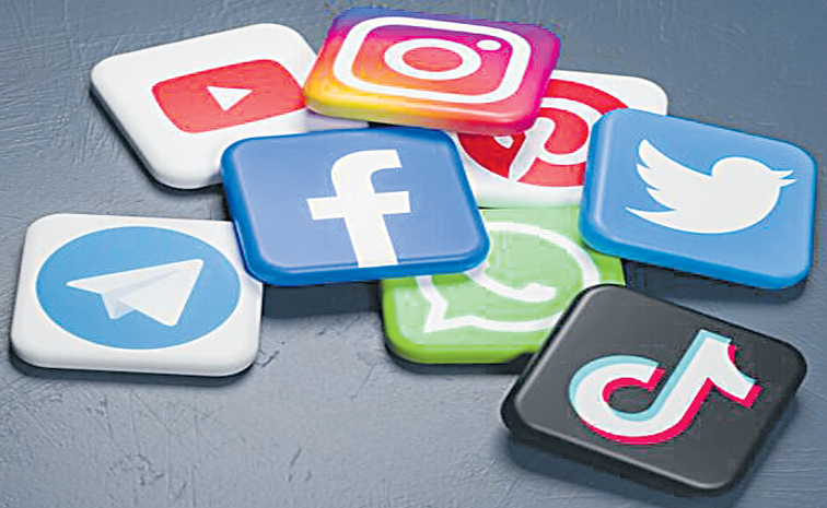 SOCIALMEDIA.jpg