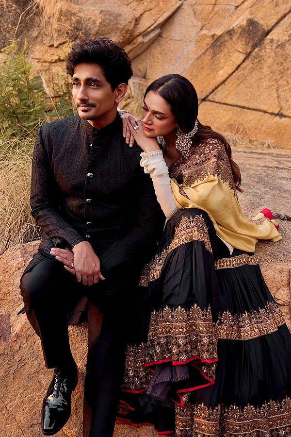 Aditi_20Rao_20Hydari_20and_20Siddharth_20share_20unseen_20pics_20from_20their_20pre-wedding_20photoshoot_20Photos_20_2819_29.jpg 9