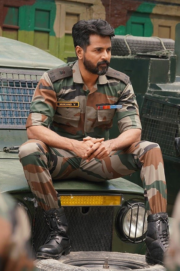 Army-Officials-Felicitate-Amaran-Actor-11_0.jpg 12