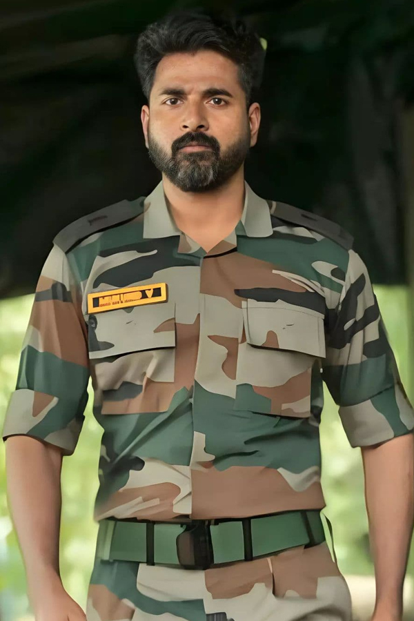 Army-Officials-Felicitate-Amaran-Actor-12_0.jpg 13