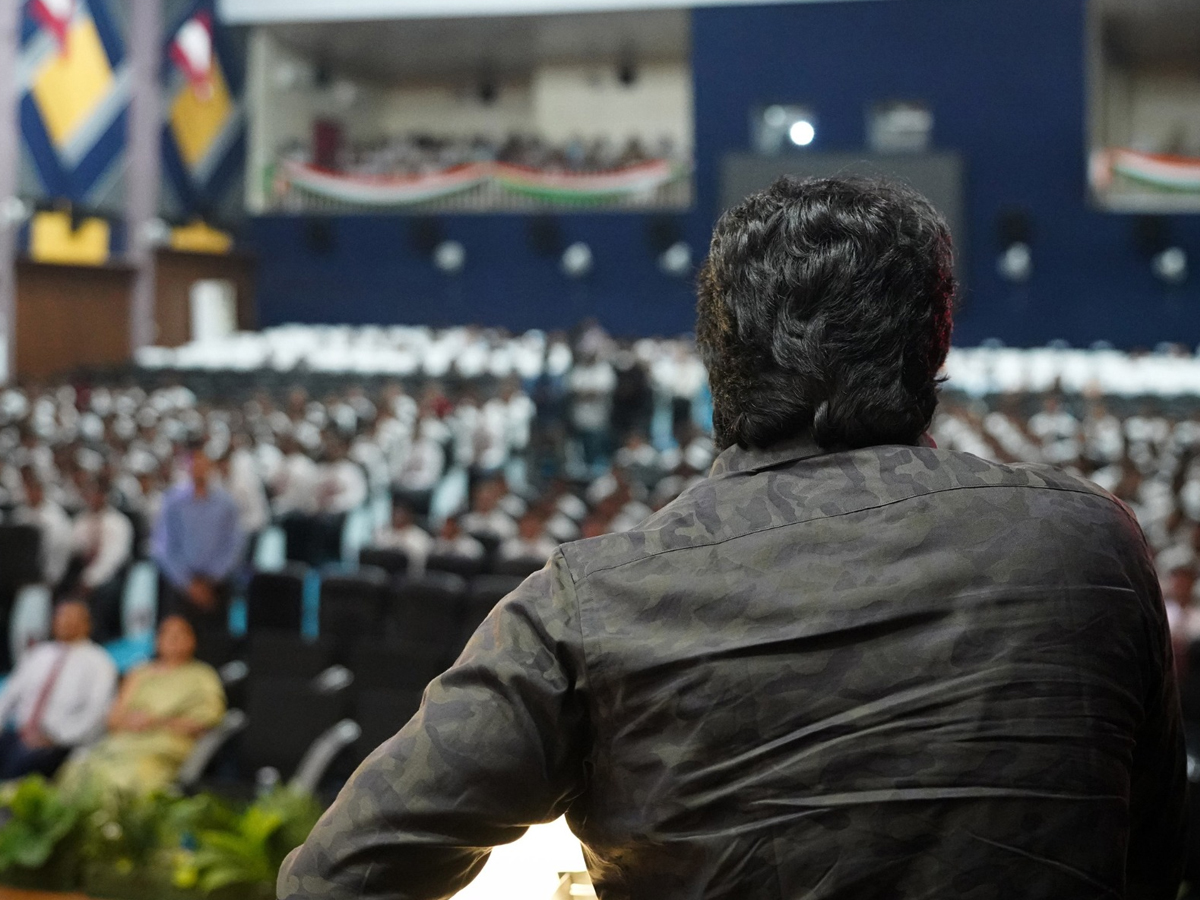Army-Officials-Felicitate-Amaran-Actor-2_0.jpg 3