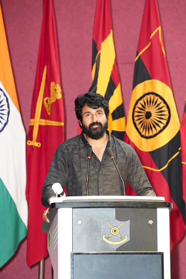 Army-Officials-Felicitate-Amaran-Actor-3_0.jpg 4