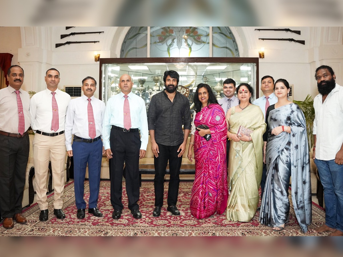 Army-Officials-Felicitate-Amaran-Actor-4.jpg 5