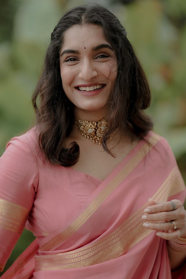 Bigg_20Boss_20Kannada_20fame_20Krishi_20Thapanda_20Latest_20Stunning_20Photos_20_288_29.jpg 9