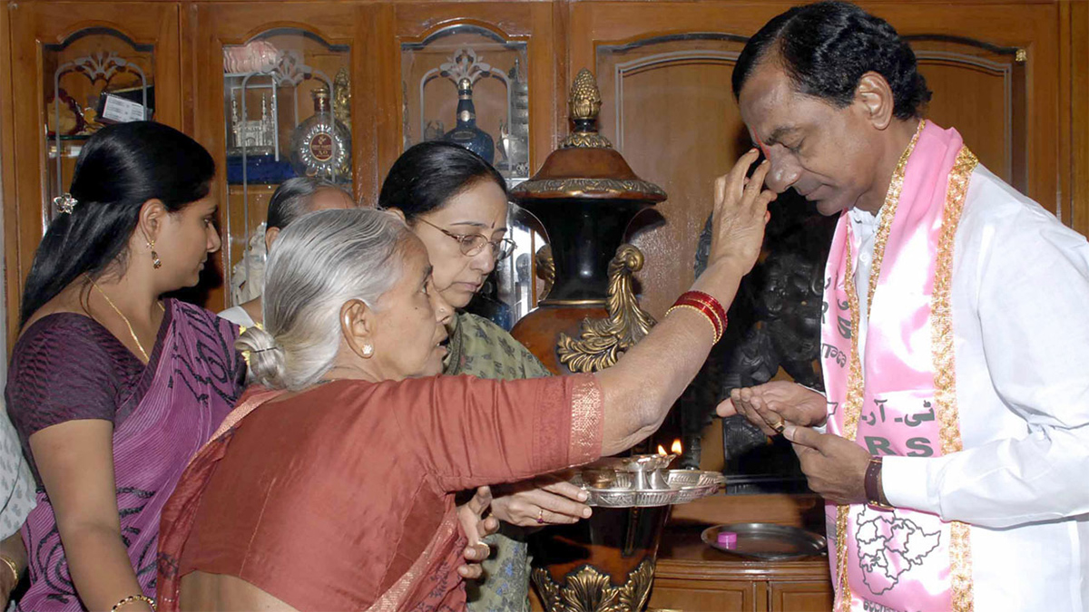 KCR_20Diksha_20Divas_20Rare_20and_20unseen_20photos__20_2812_29.jpg 12