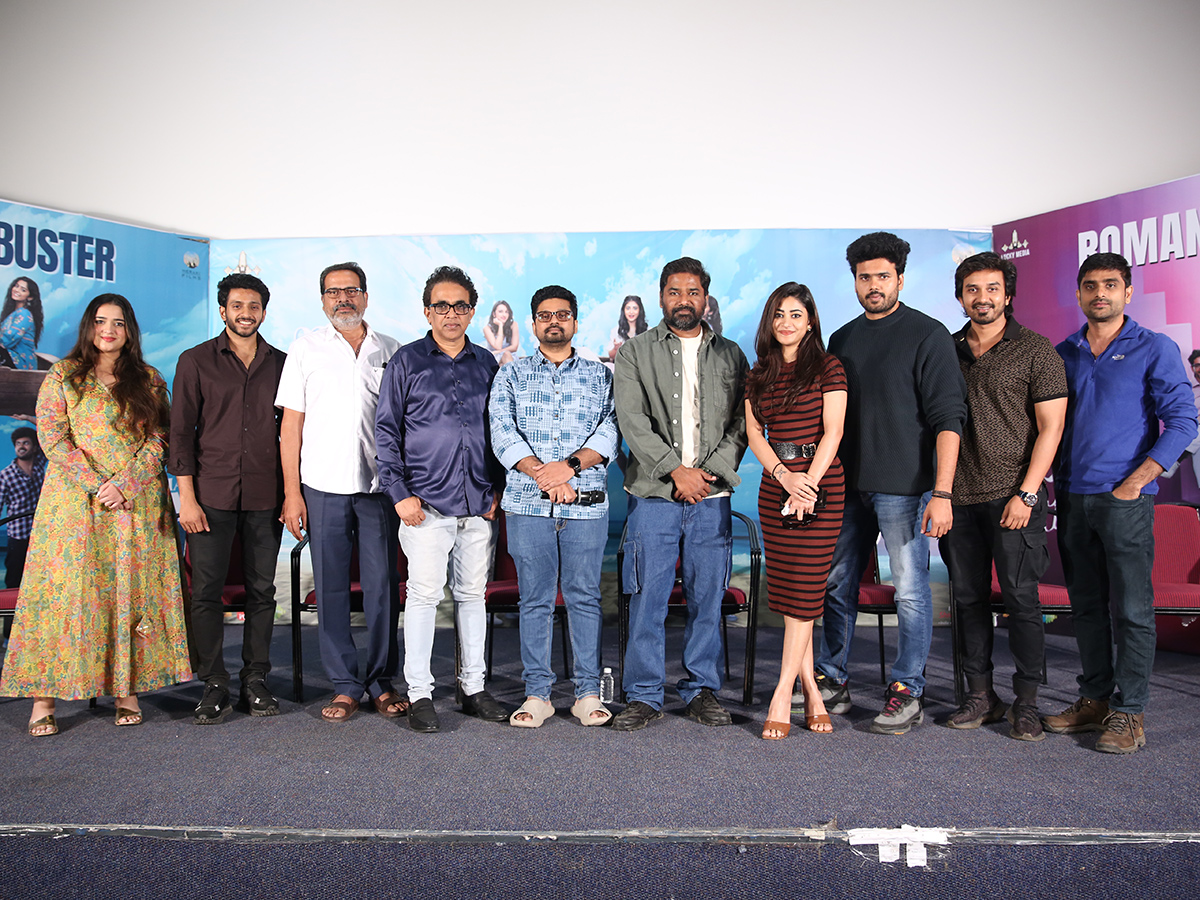Roti_20Kapda_20Romance_20Movie_20Success_20Meet_20Photos__20_284_29.jpg 4