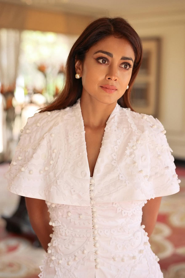 Shriya-Saran-1.jpg 2