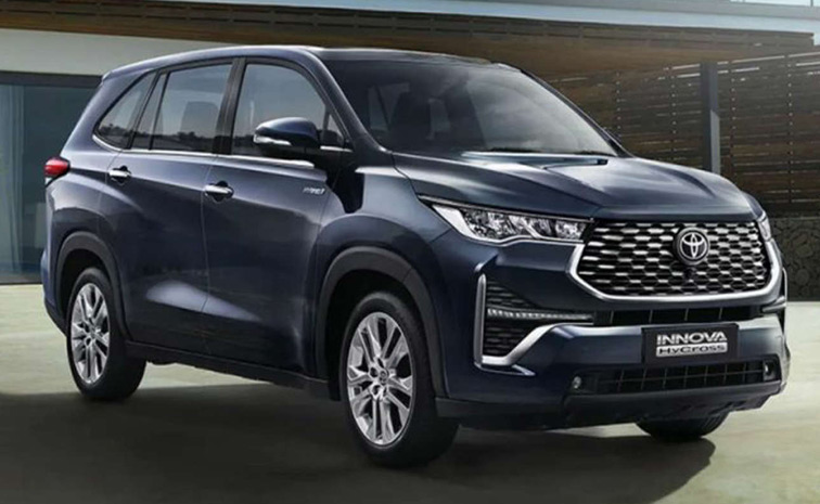 Toyota-Innova-Hycross.jpg 10