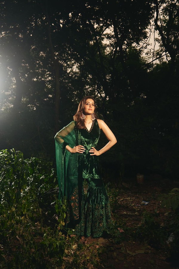 Raashii-Khanna-2.jpg 3