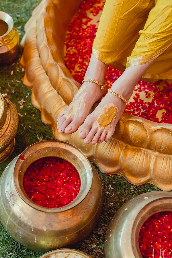 Sobhita_20_20Dhulipala_20Shares_20haldi_20ceremony_20Photos_20On_20Social_20Media_20_281_29.jpg 3
