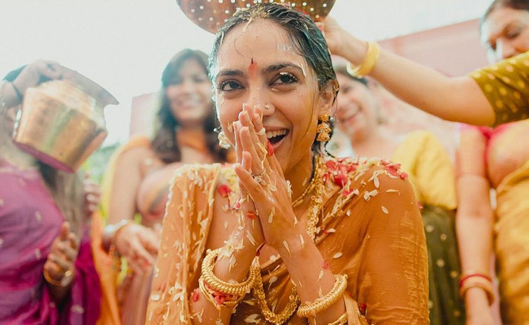 Sobhita_20_20Dhulipala_20Shares_20haldi_20ceremony_20Photos_20On_20Social_20Media_20_287_29.jpg 8