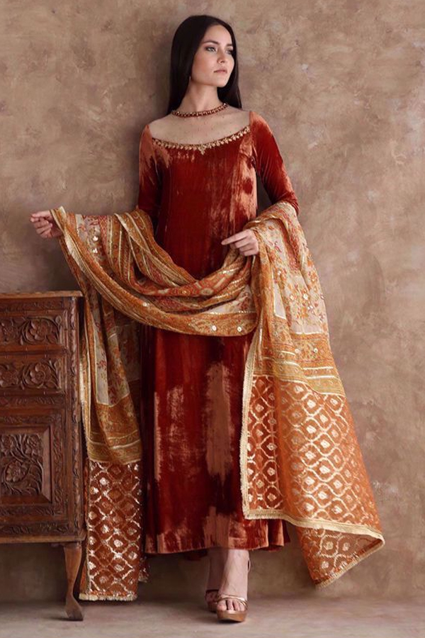 Velvet-Saree-11.jpg 12