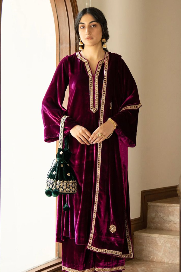 Velvet-Saree-12.jpg 13