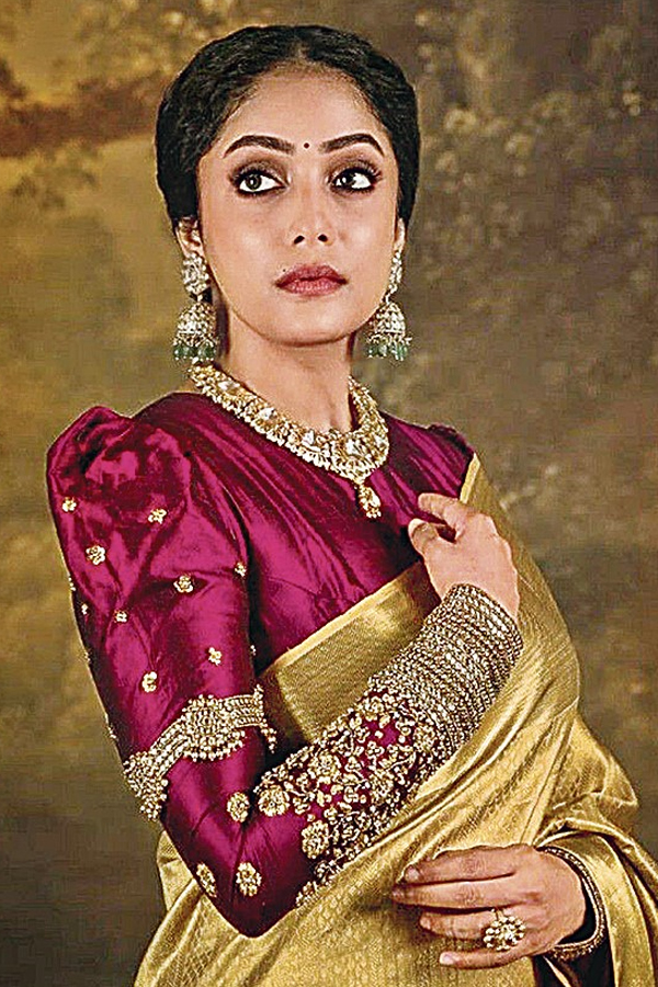 Velvet-Saree-6.jpg 7