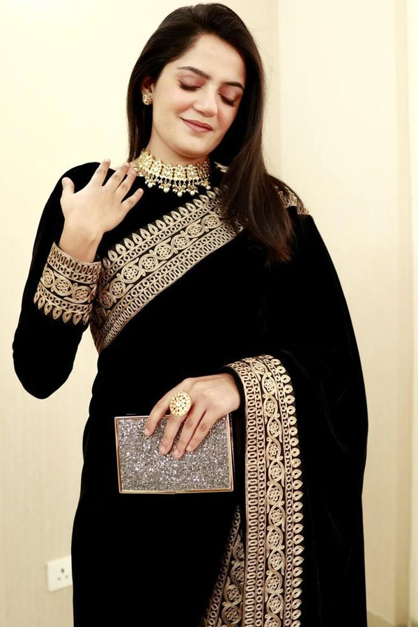 Velvet-Saree-7.jpg 8