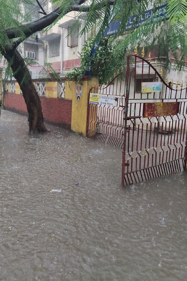 Heavy_20Rain_20Causes_20Waterlogging_20In_20Chennai_20Photos_20_2814_29.jpg 25