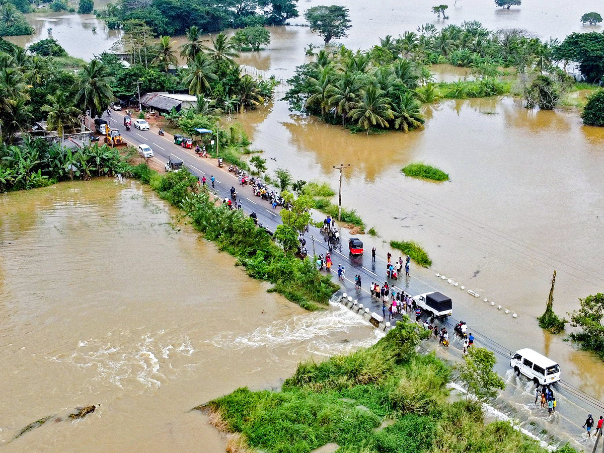 Heavy_20Rain_20Causes_20Waterlogging_20In_20Chennai_20Photos_20_2817_29_0.jpg 3