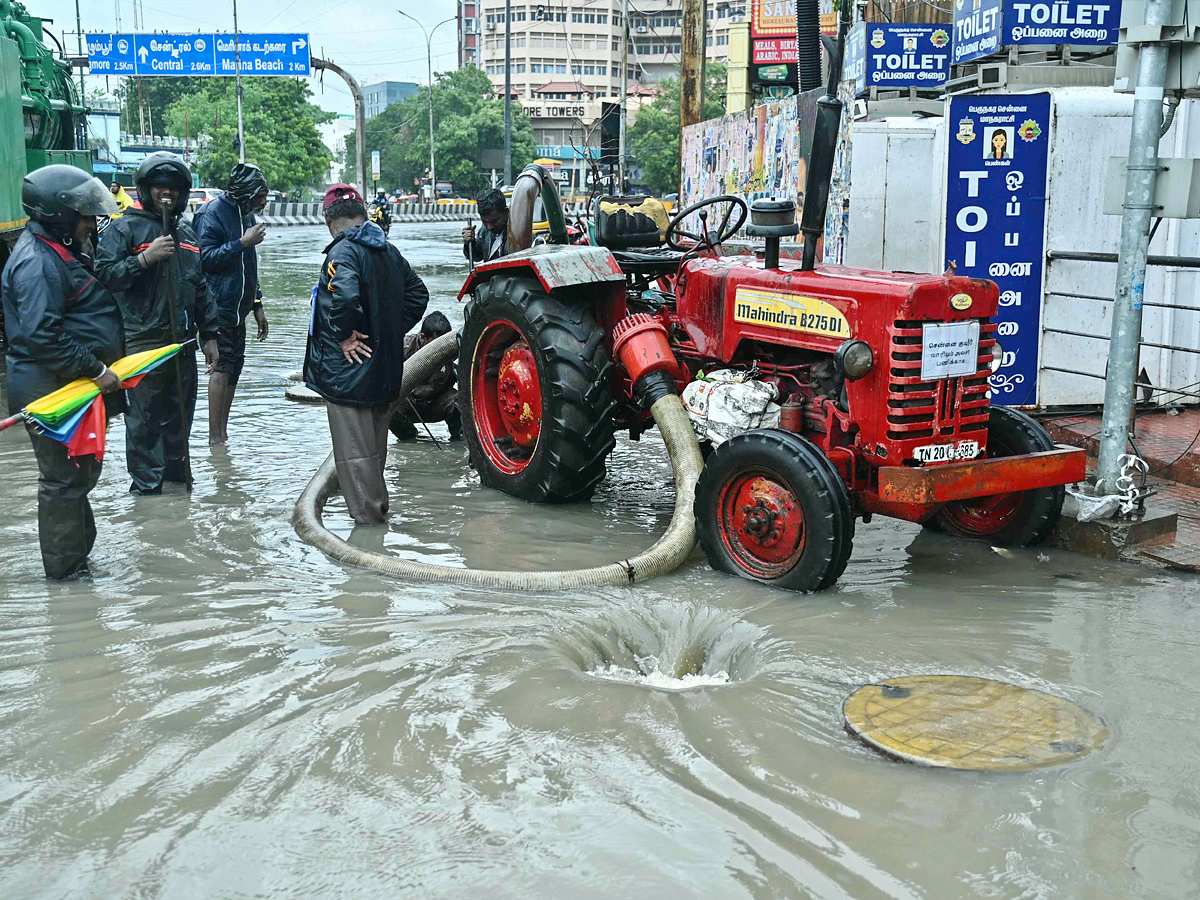 Heavy_20Rain_20Causes_20Waterlogging_20In_20Chennai_20Photos_20_2820_29.jpg 6