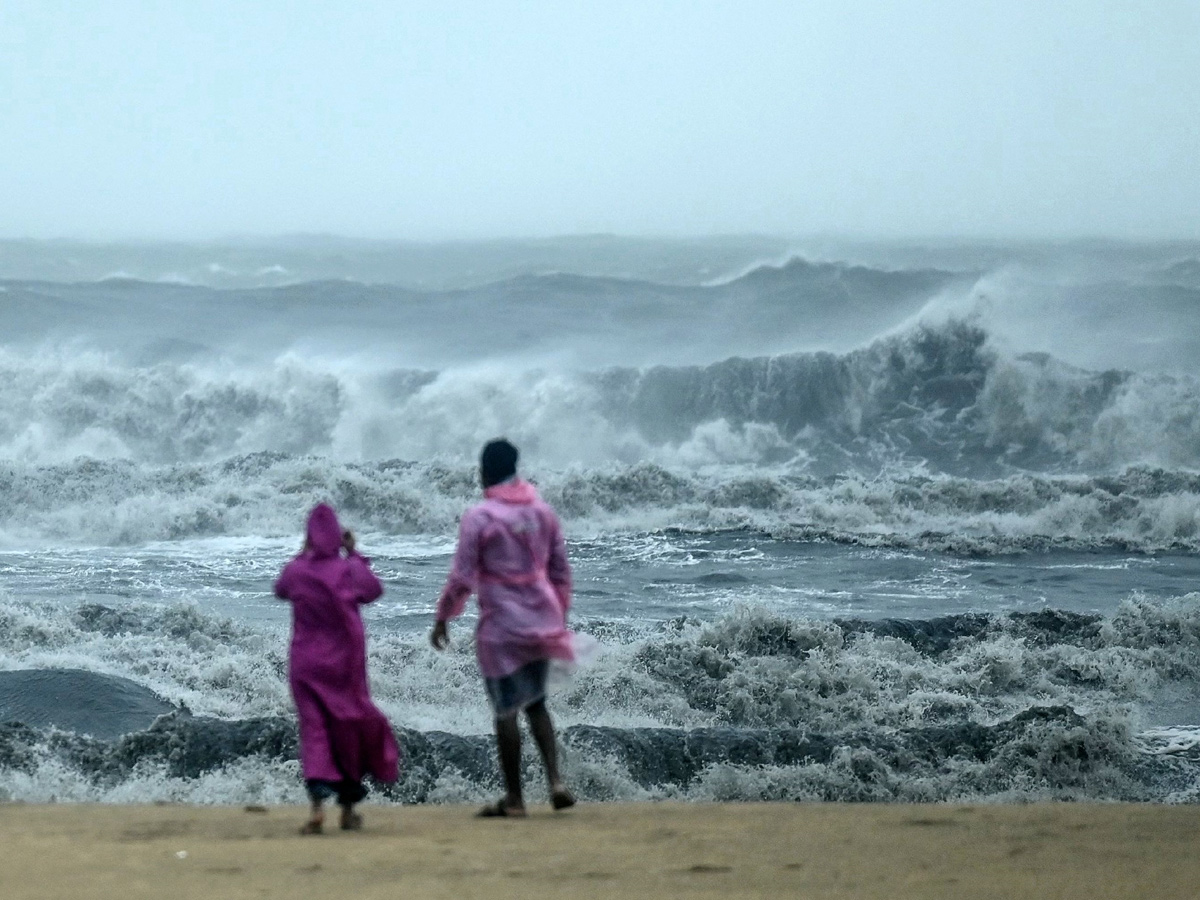 Heavy_20Rain_20Causes_20Waterlogging_20In_20Chennai_20Photos_20_2823_29.jpg 9