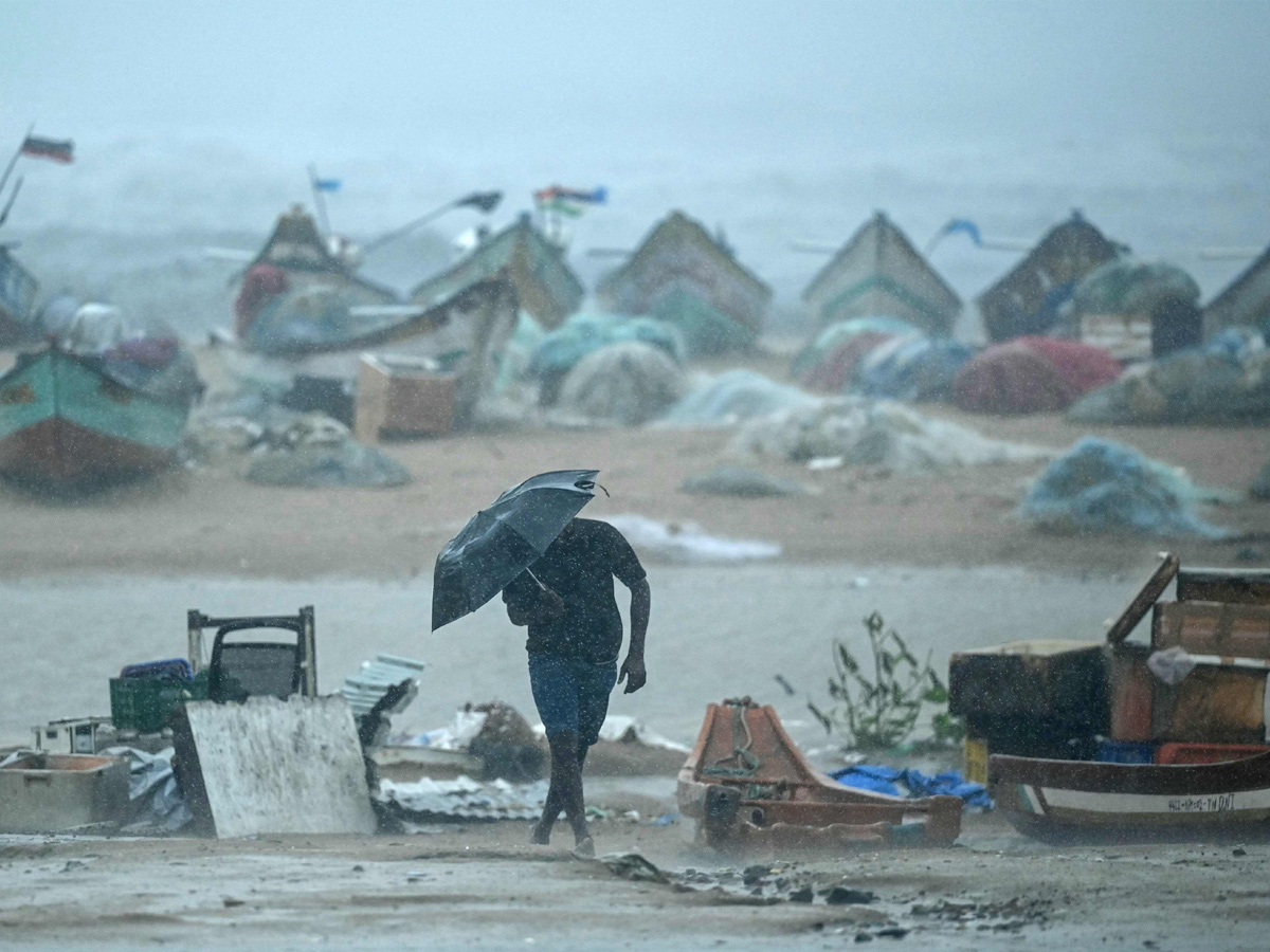 Heavy_20Rain_20Causes_20Waterlogging_20In_20Chennai_20Photos_20_2824_29.jpg 10