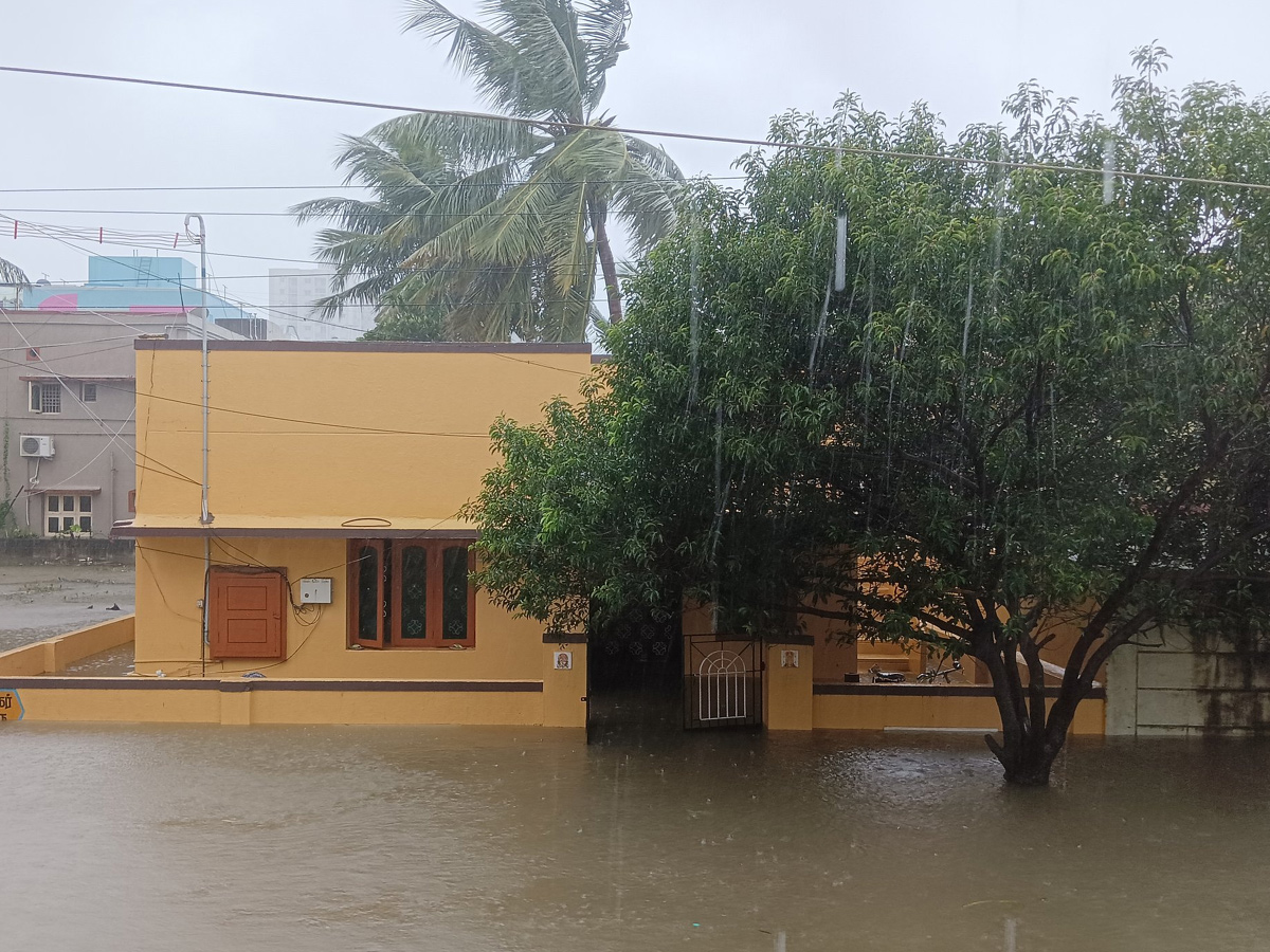 Heavy_20Rain_20Causes_20Waterlogging_20In_20Chennai_20Photos_20_282_29.jpg 13