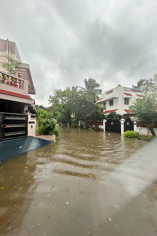 Heavy_20Rain_20Causes_20Waterlogging_20In_20Chennai_20Photos_20_283_29.jpg 14