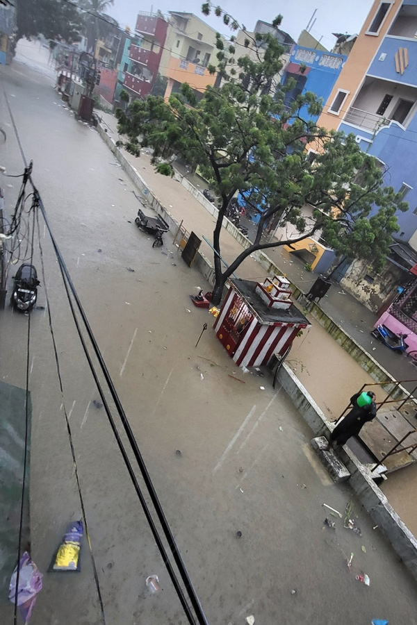 Heavy_20Rain_20Causes_20Waterlogging_20In_20Chennai_20Photos_20_287_29.jpg 18