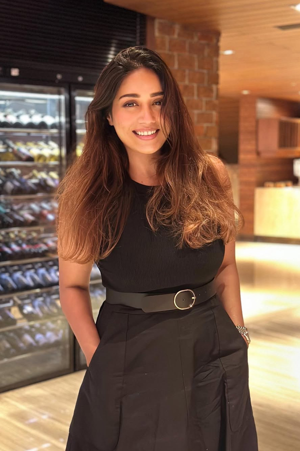 Nivetha-Pethuraj-17.jpg 18