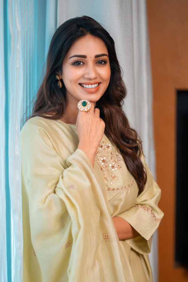Nivetha-Pethuraj-22.jpg 23