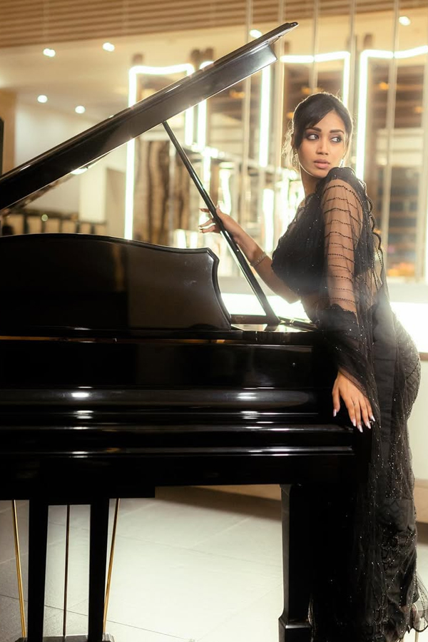 Nivetha-Pethuraj-23.jpg 24
