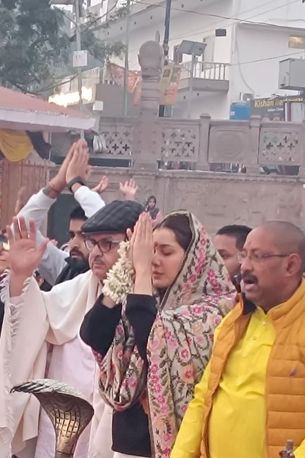 Raashii_20Khanna_20shares_20pictures_20from_20her_20birthday_20celebrations_20at_20Kashi_20Vishwanath_20Temple_20Photos_20_285_29.jpg 6