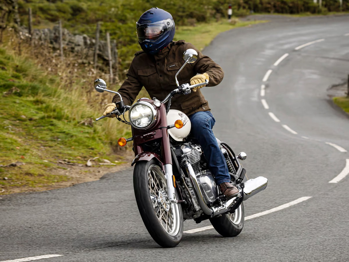 Royal_20Enfield_20classic_20650_2011_0.jpg 12