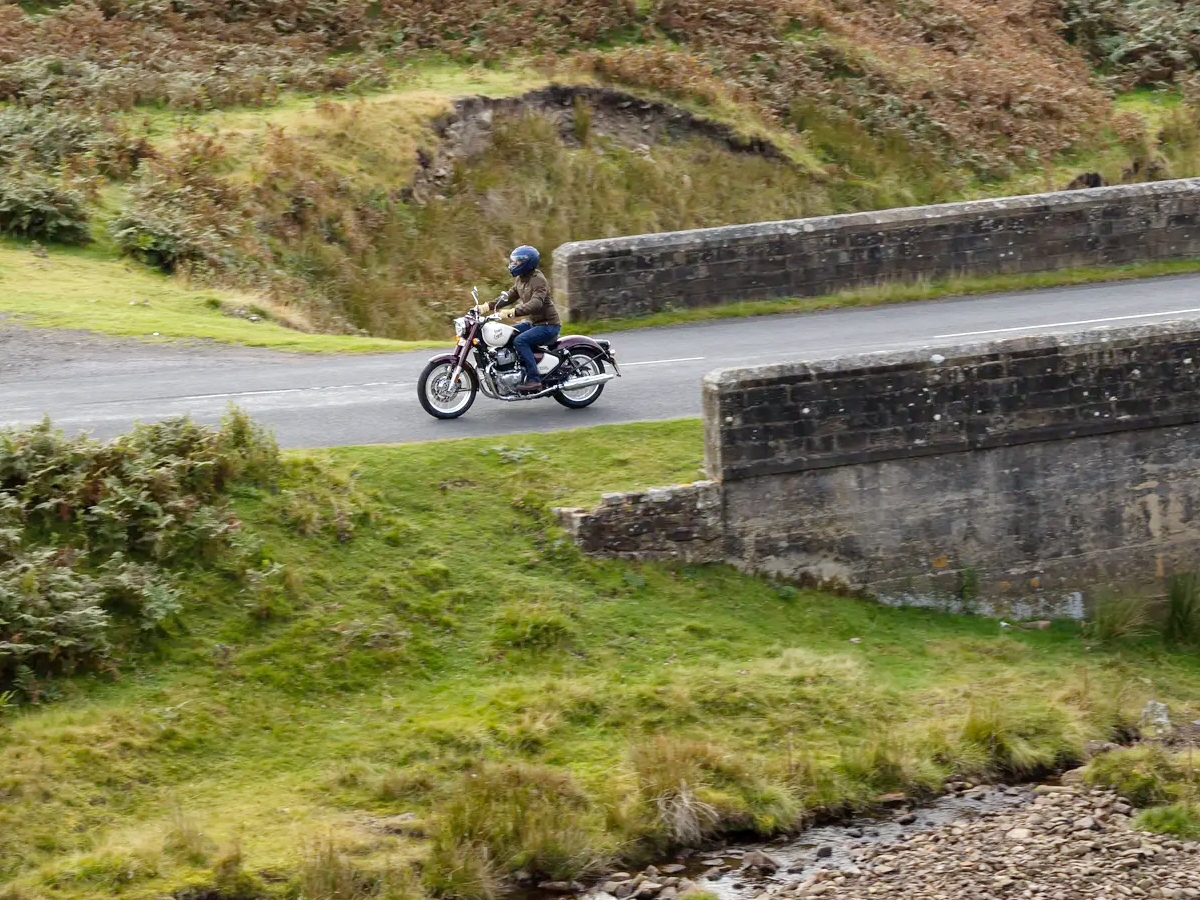 Royal_20Enfield_20classic_20650_2012.jpg 13