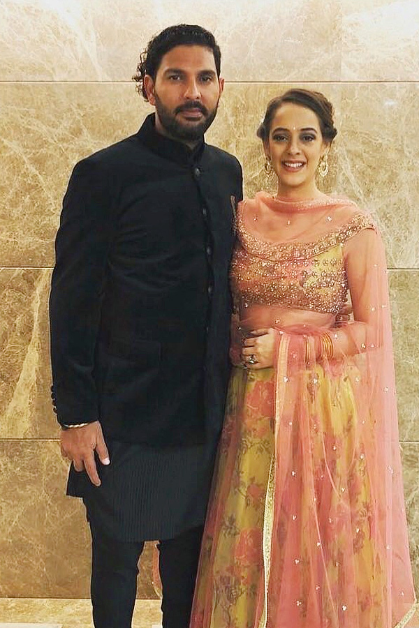Yuvraj_20Singh_20pens_20Eighth_20anniversary_20wish_20to_20wife_20Hazel_20Keech_20Photos_20_2828_29.jpg 11