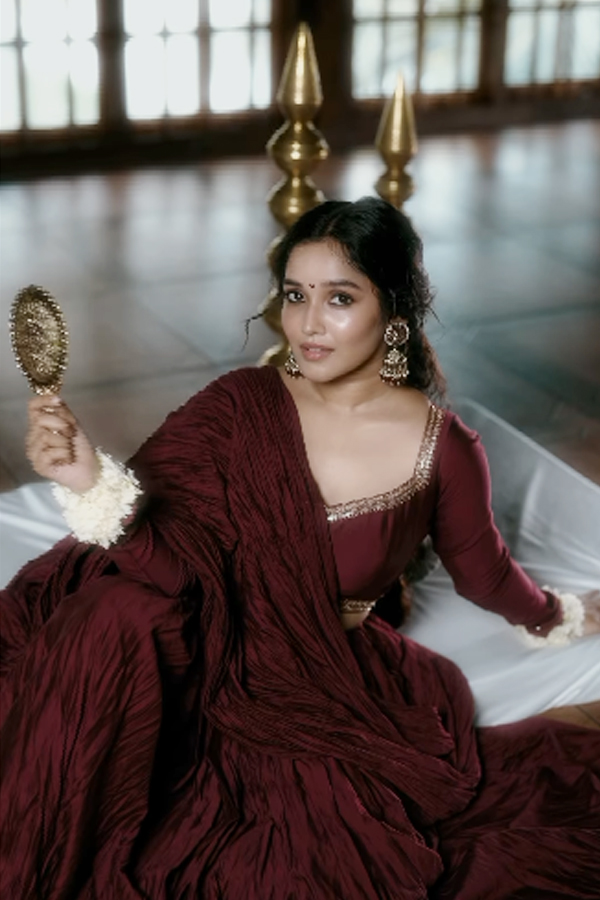 Anikha-Surendran-10.jpg 11